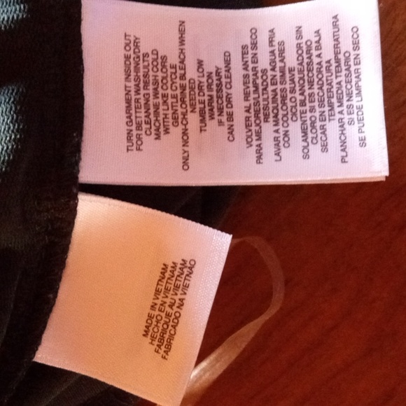 Nine West Tank top with criss cross neck. Beautiful Dark Green size 2X - Picture 8 of 8